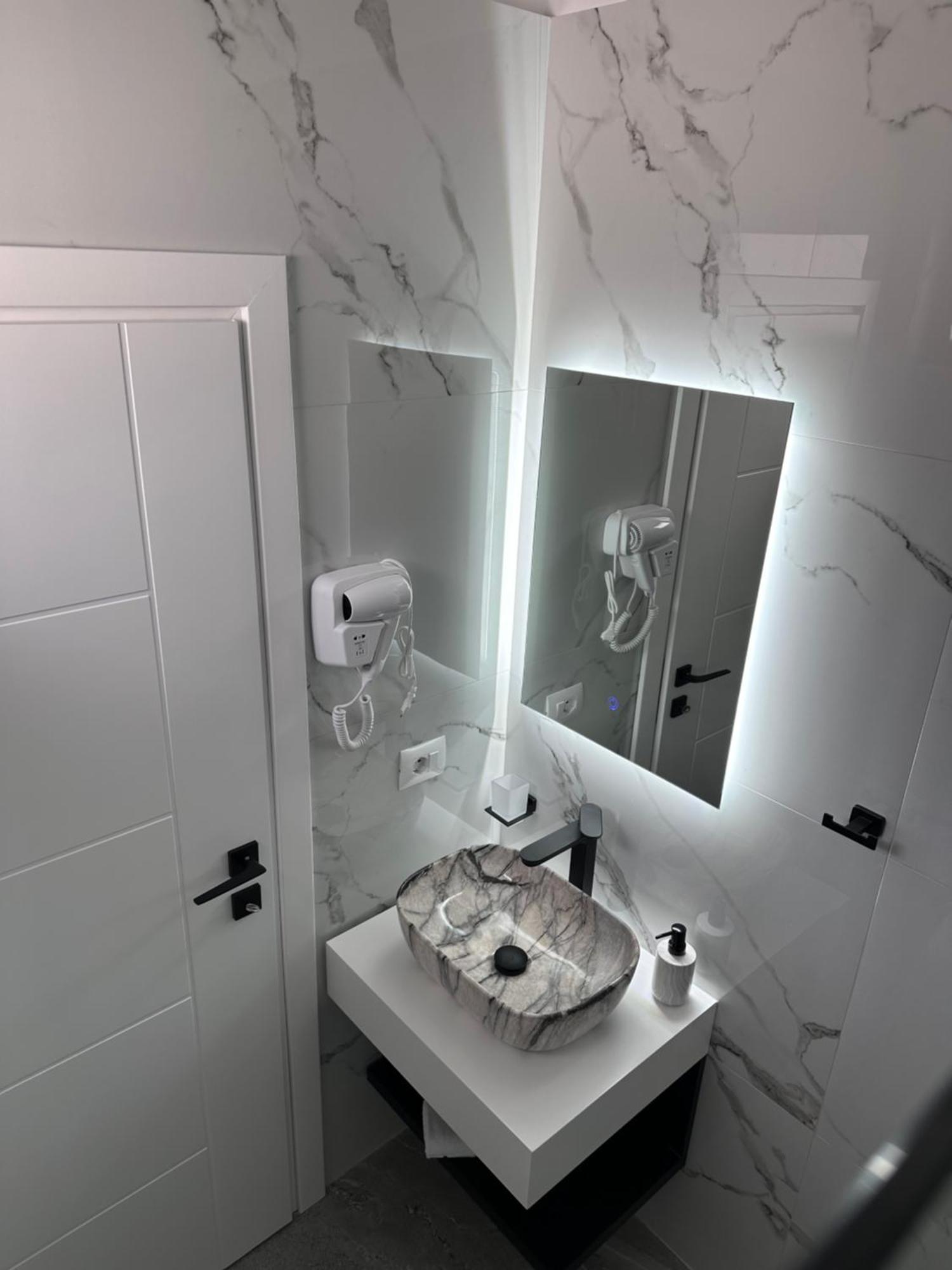 Elona'S Rooms กรูเยอ ภายนอก รูปภาพ