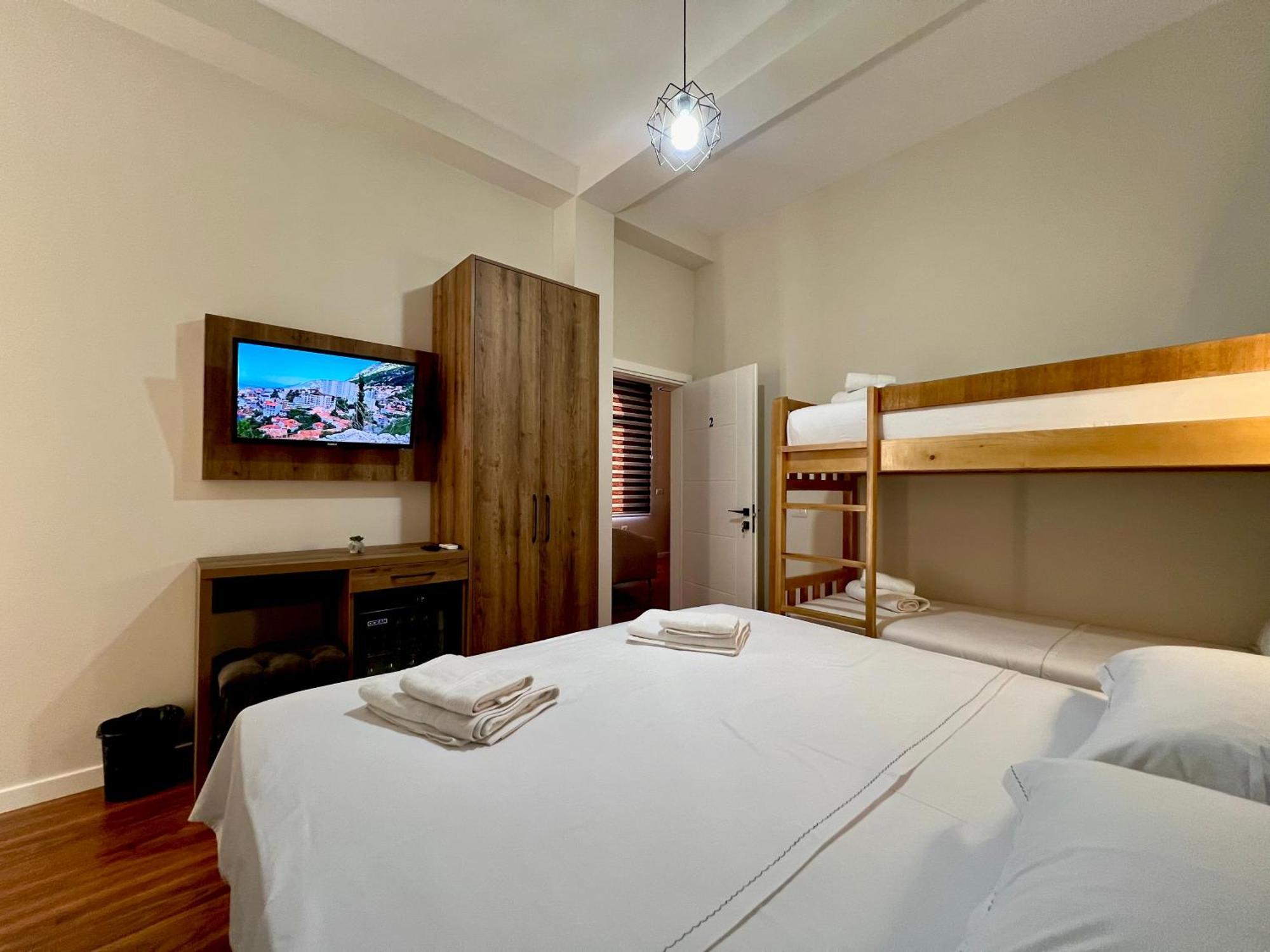 Elona'S Rooms กรูเยอ ภายนอก รูปภาพ